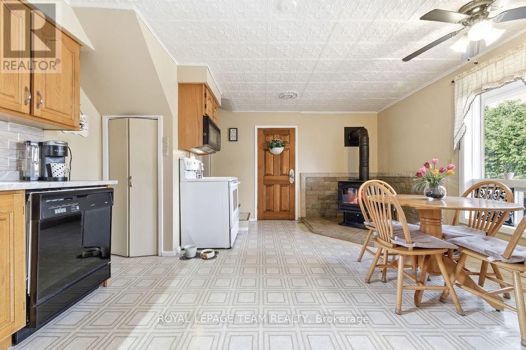 3709 OLD BARRYS BAY ROAD — photo 18