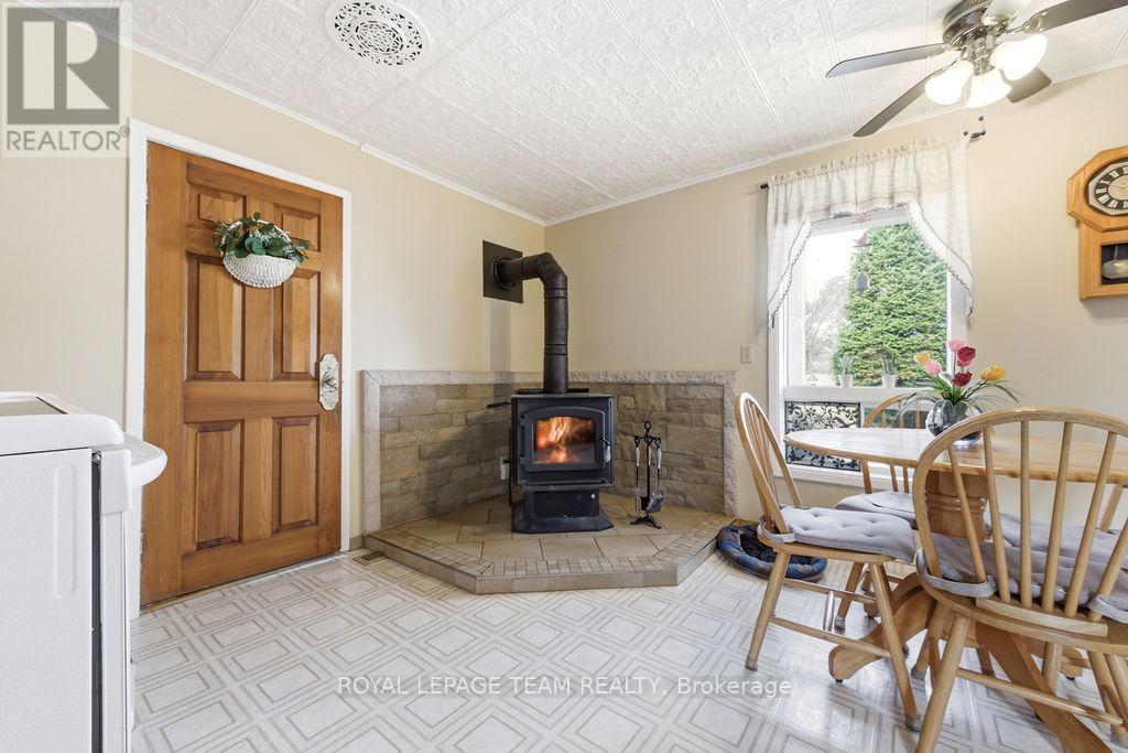 3709 OLD BARRYS BAY ROAD — photo 19