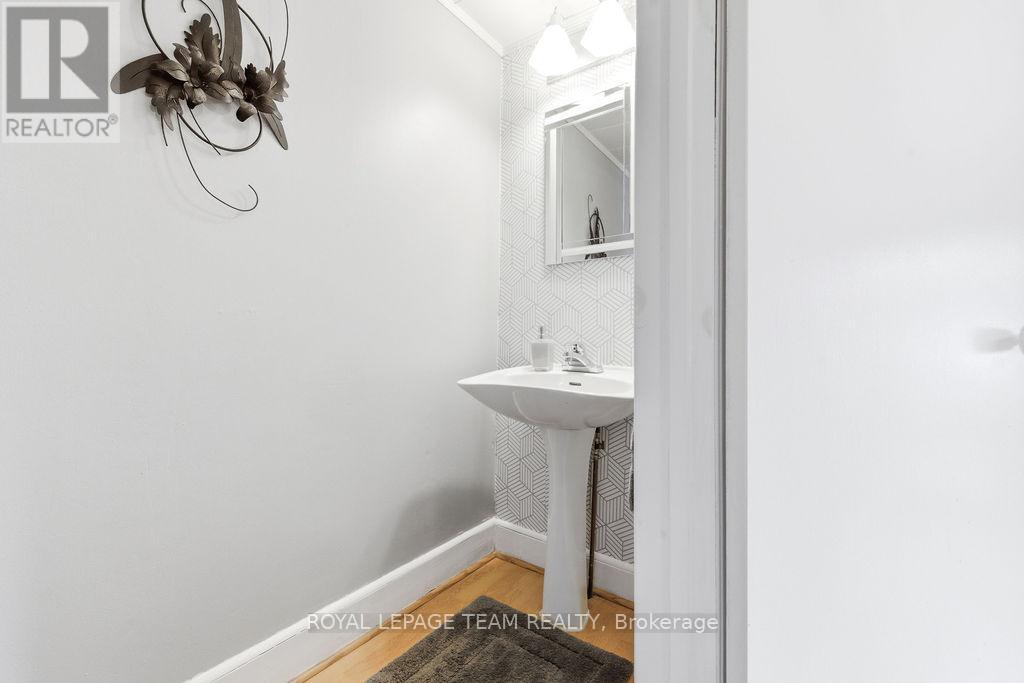 3709 OLD BARRYS BAY ROAD — photo 31
