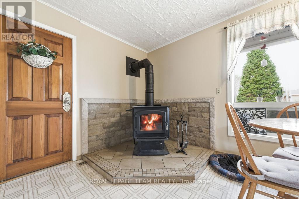 3709 OLD BARRYS BAY ROAD — photo 43