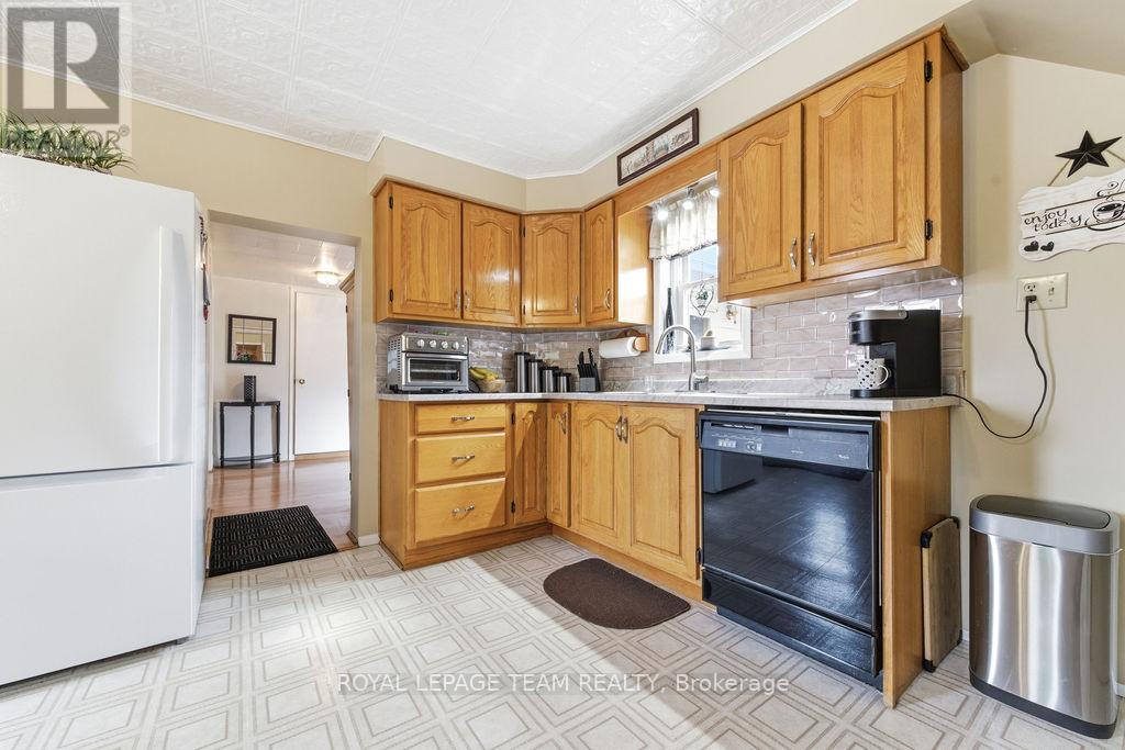 3709 OLD BARRYS BAY ROAD - 45