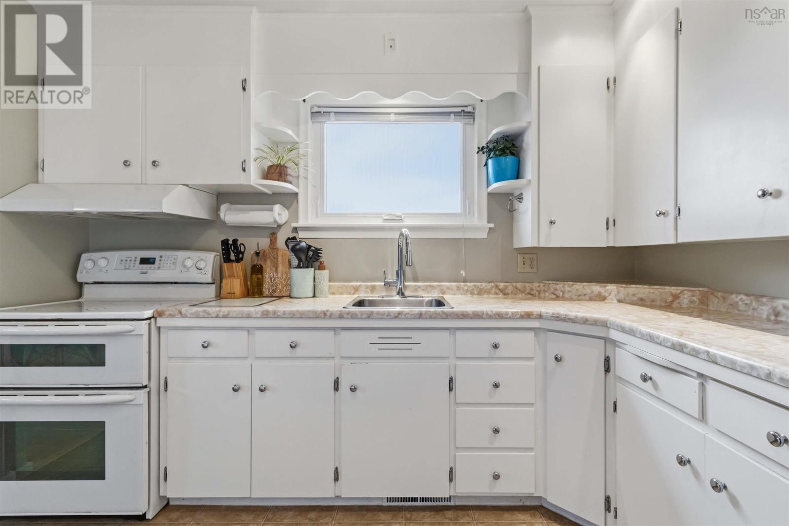 Property 18 of 50 of 65 Back Road