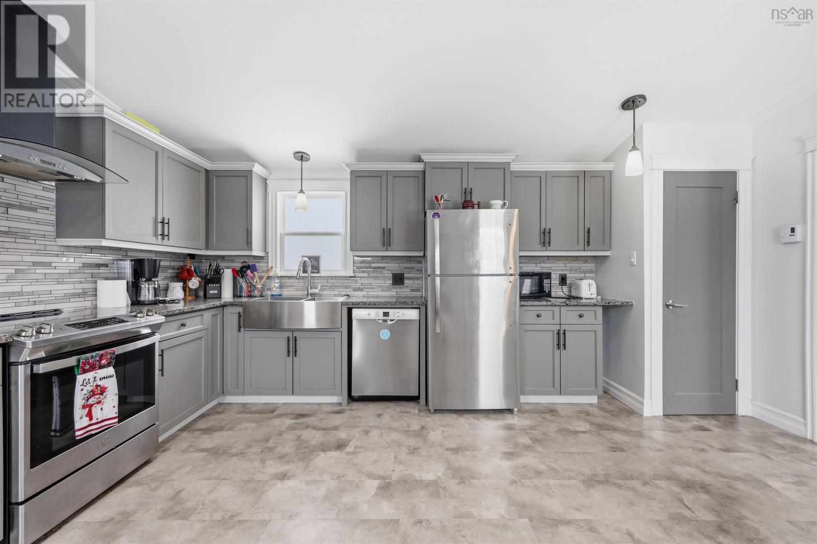 Property 10 of 24 of 40 Champlain Avenue