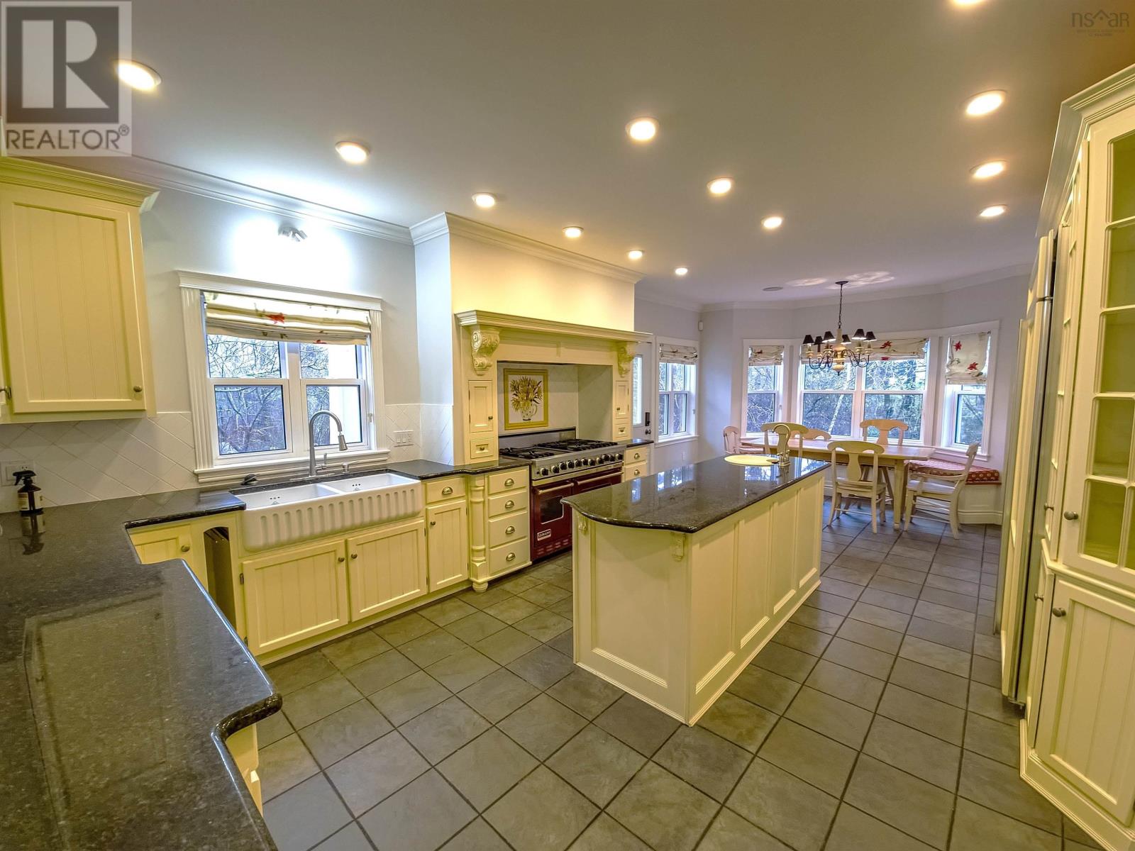 17 NICHOLSON COURT - 14