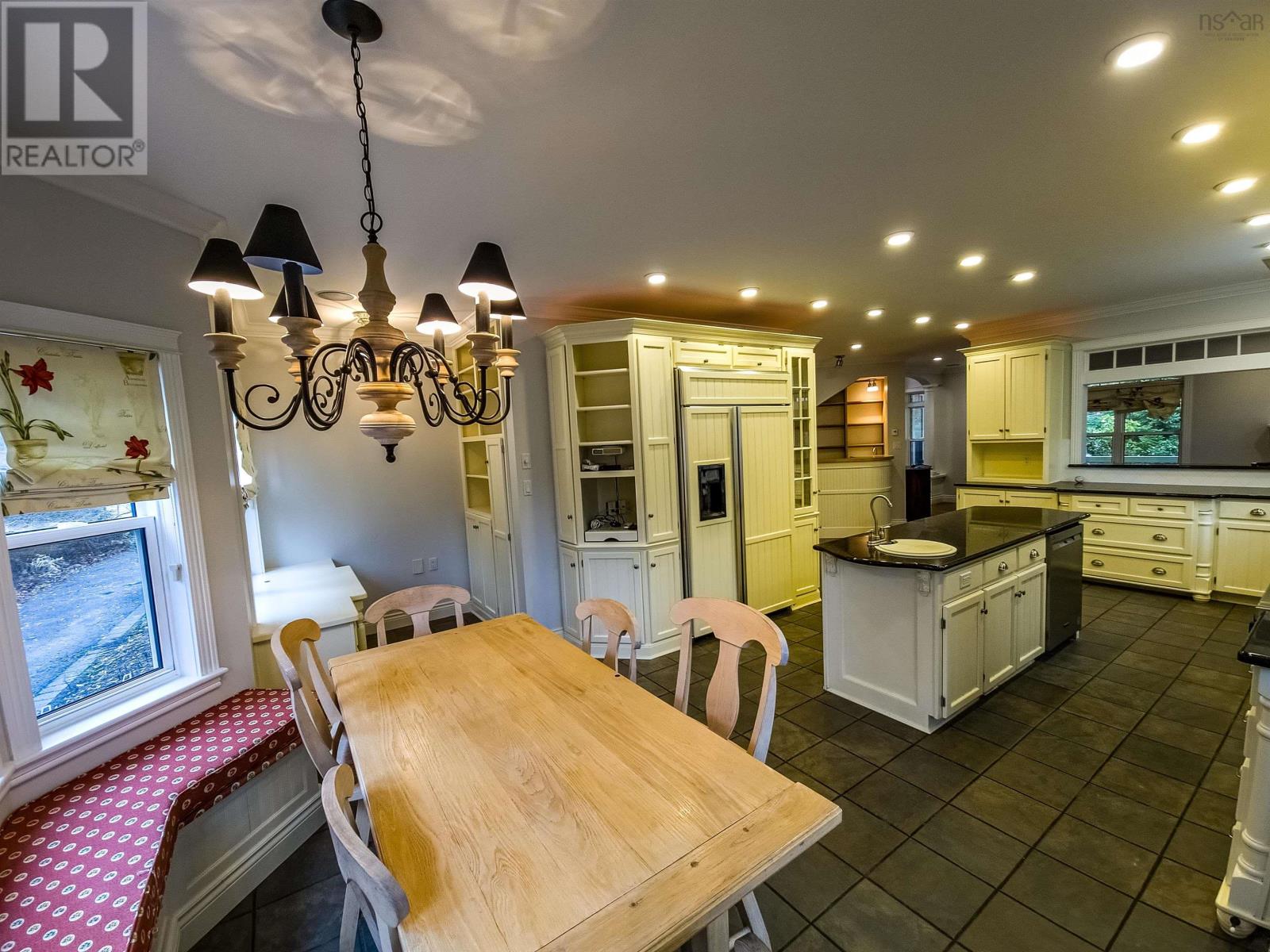 17 NICHOLSON COURT - 17