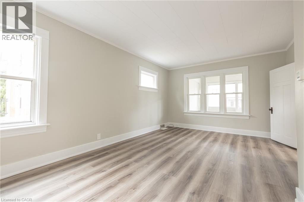 175 REGINA Street N - 19