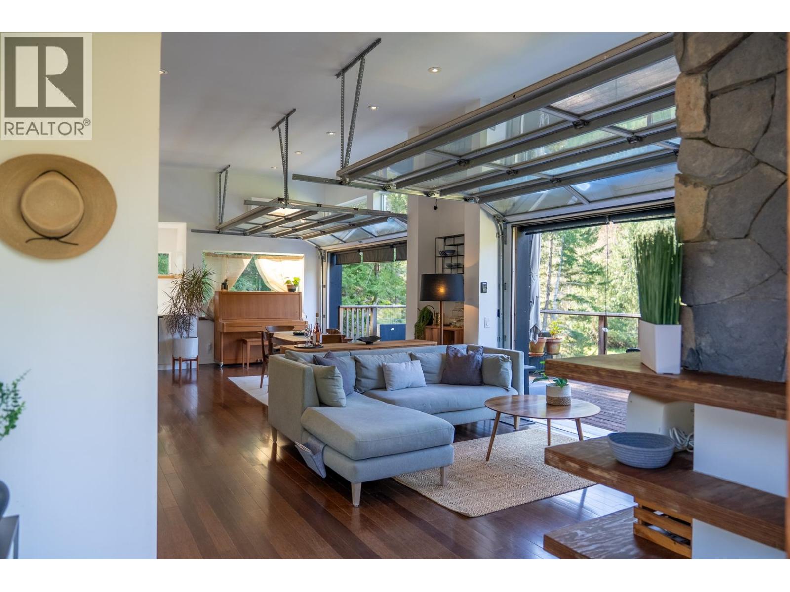 5582 HOOSON ROAD, Pender Island