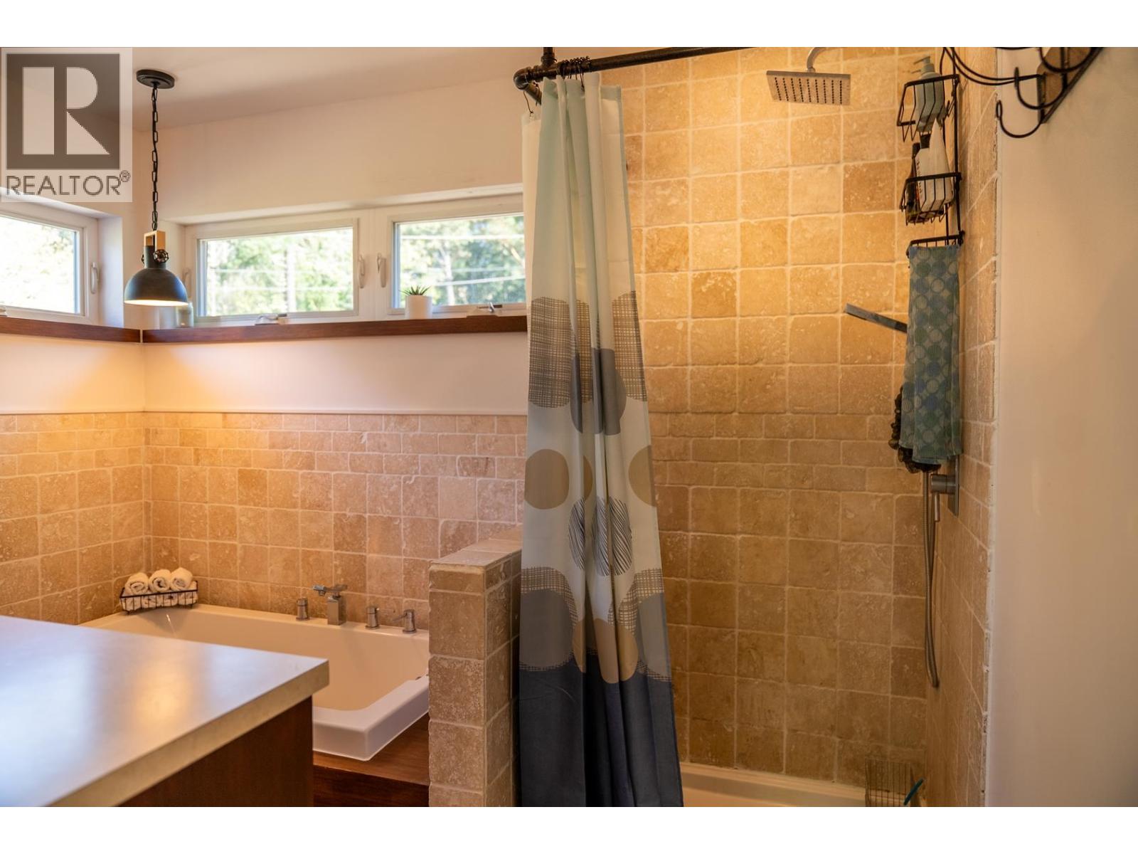 5582 HOOSON ROAD, Pender Island