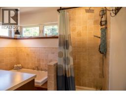 5582 Hooson Road, Pender Island, BC V0N2M1 Photo 14
