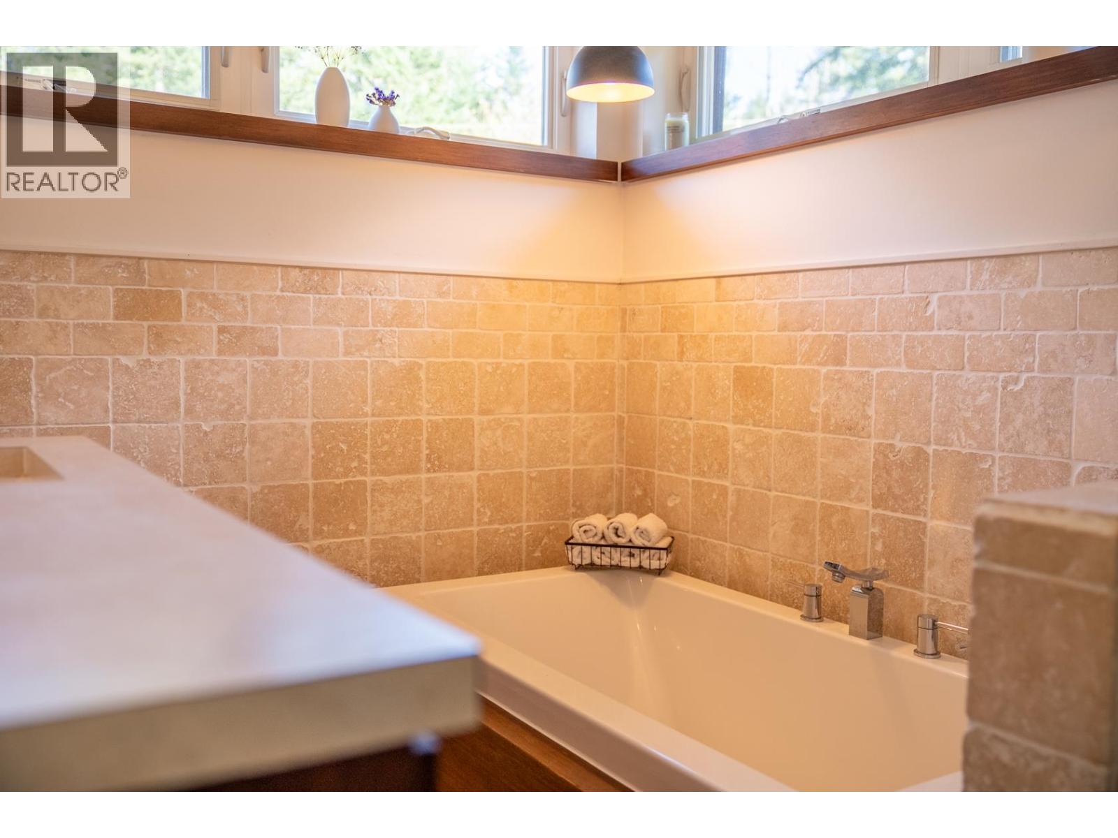 5582 HOOSON ROAD, Pender Island