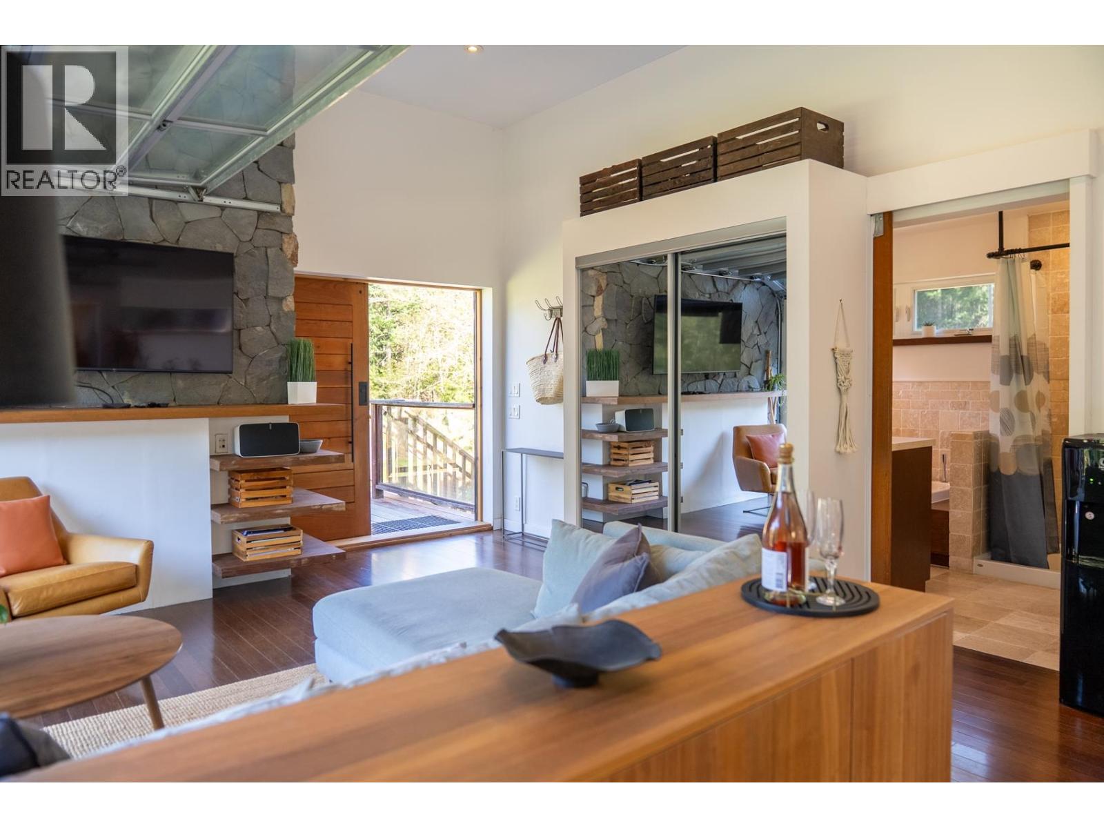 5582 HOOSON ROAD, Pender Island