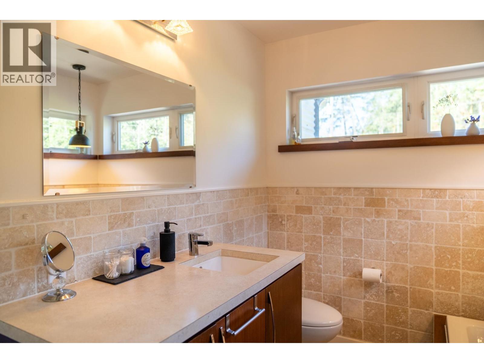 5582 HOOSON ROAD, Pender Island