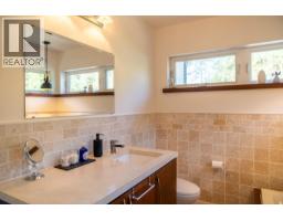 5582 Hooson Road, Pender Island, BC V0N2M1 Photo 12