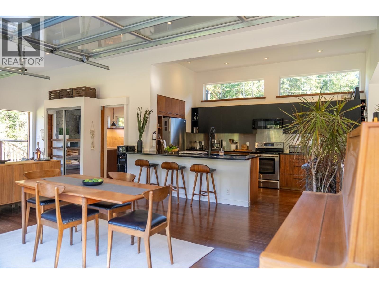 5582 HOOSON ROAD, Pender Island