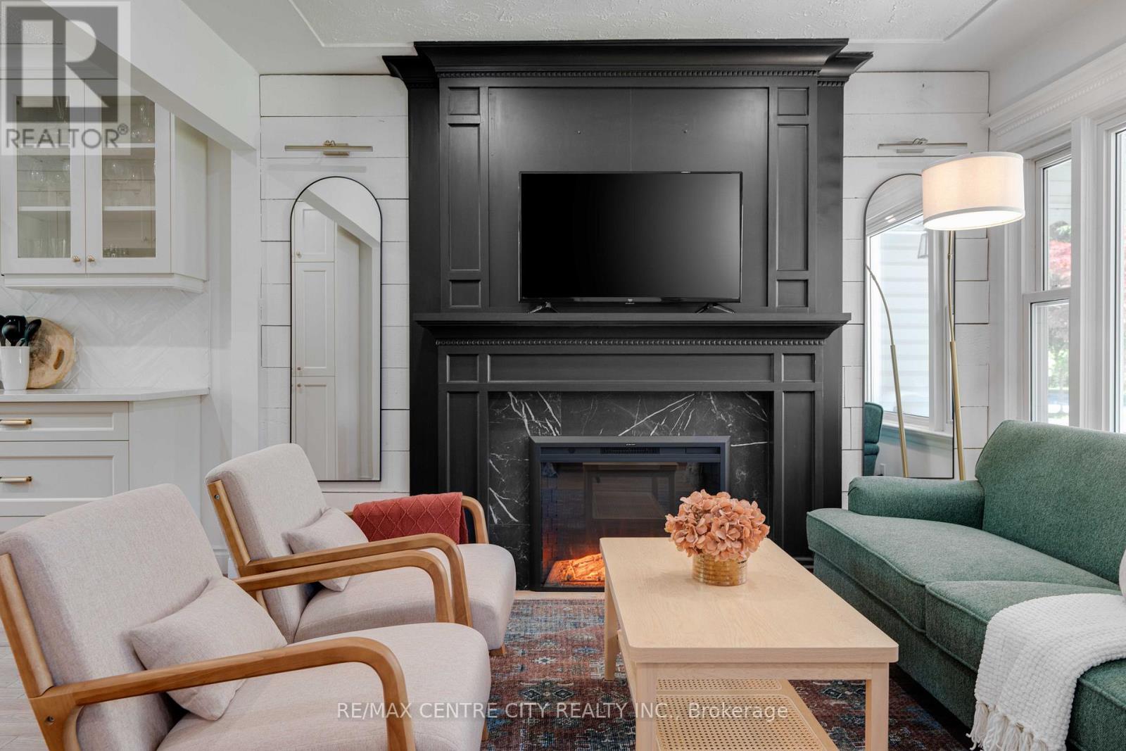 478 MOORE STREET Property Photo