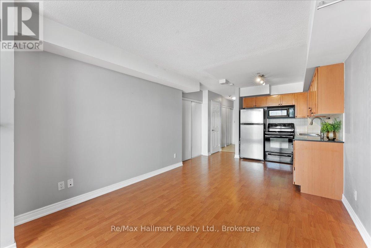 #910 1369 BLOOR STREET W - 14