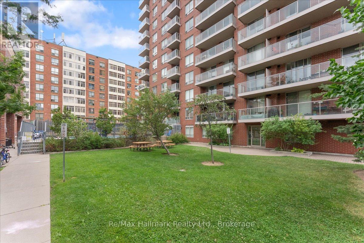 #910 1369 BLOOR STREET W - 21