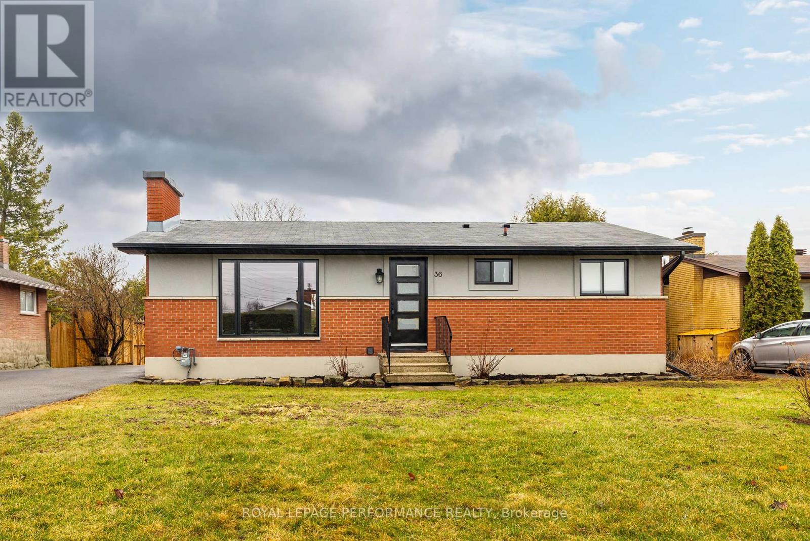 36 LARGO CRESCENT - 1