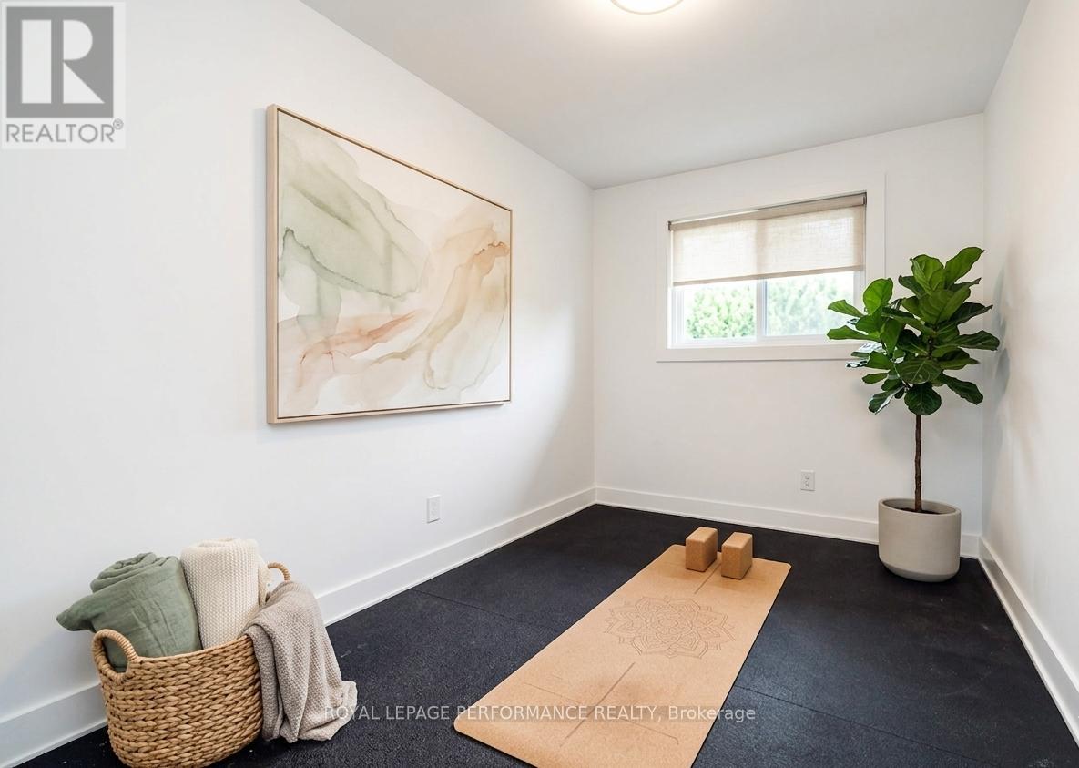 36 LARGO CRESCENT - 16
