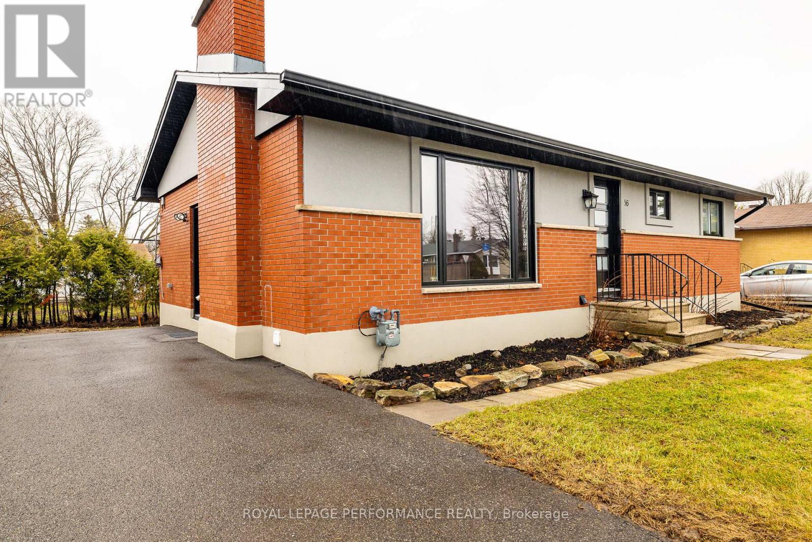 36 LARGO CRESCENT - 2