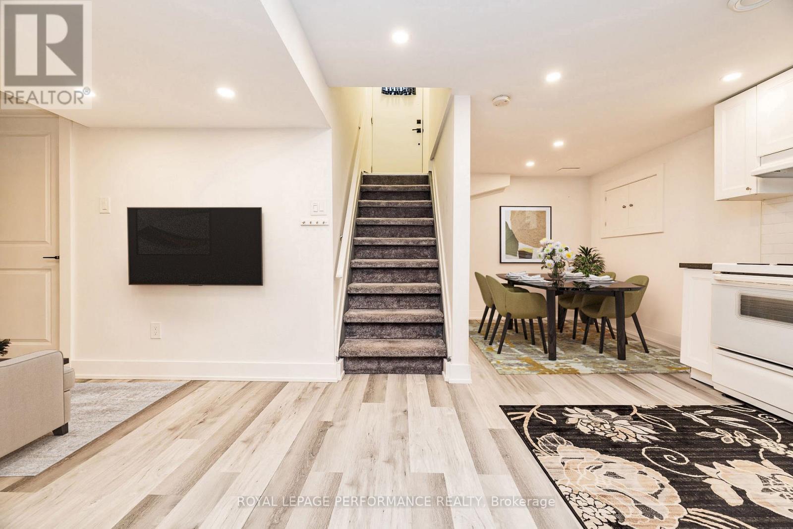 36 LARGO CRESCENT - 20