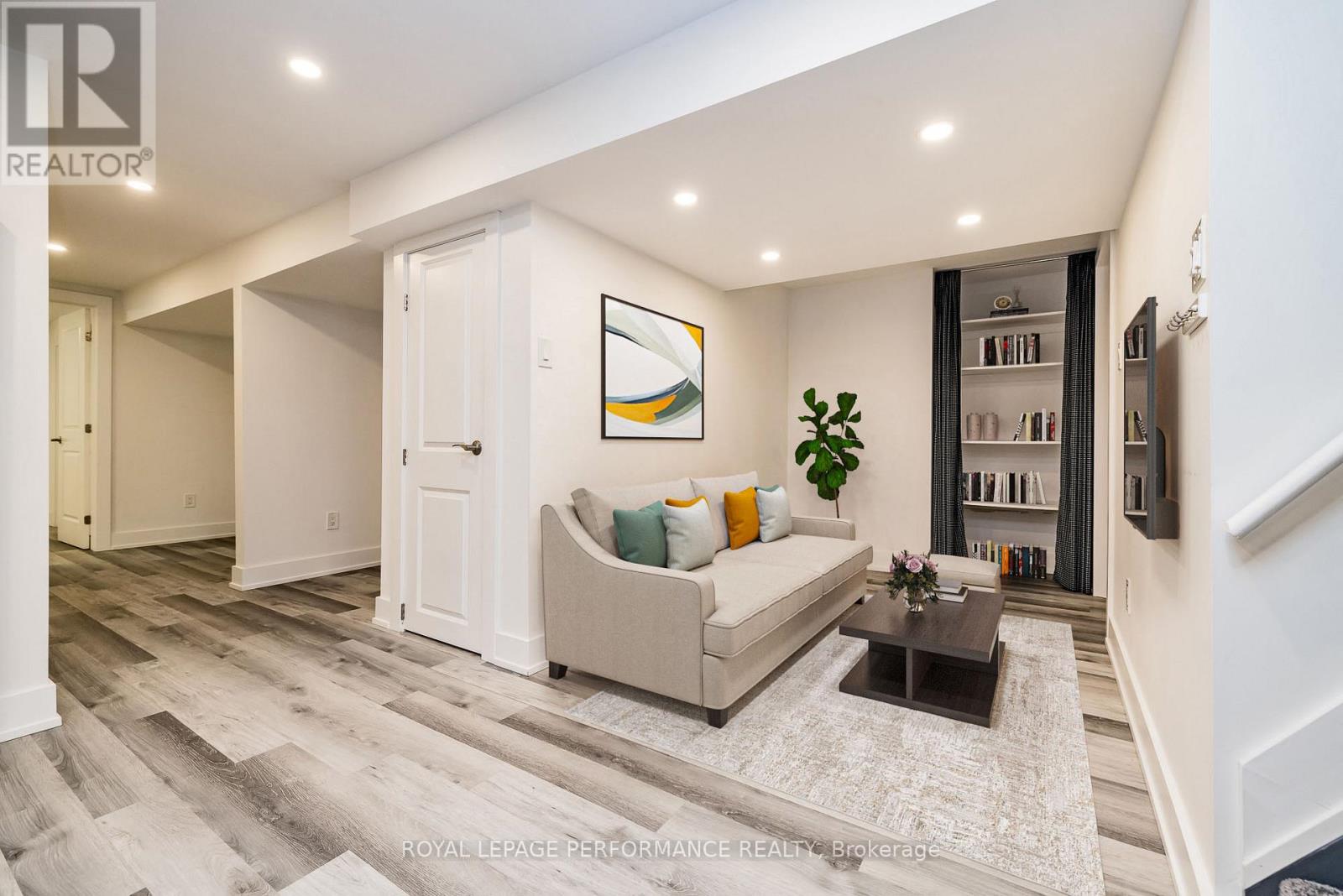 36 LARGO CRESCENT - 23