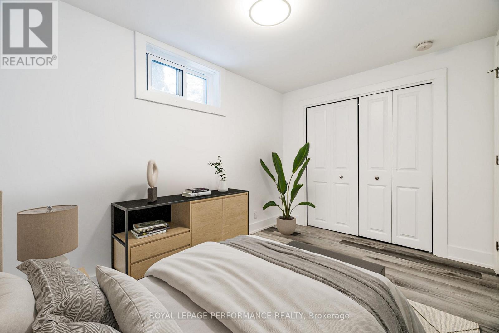 36 LARGO CRESCENT - 27