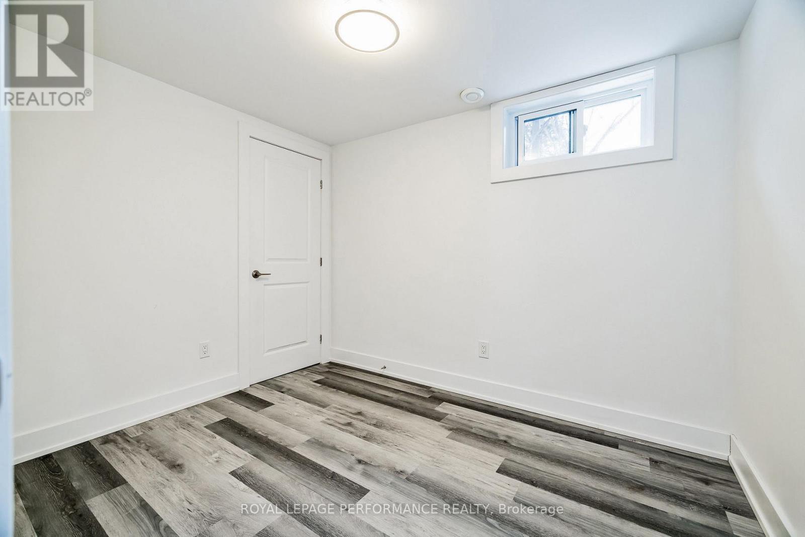 36 LARGO CRESCENT - 28