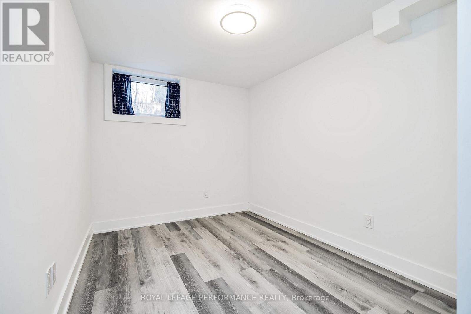 36 LARGO CRESCENT - 29