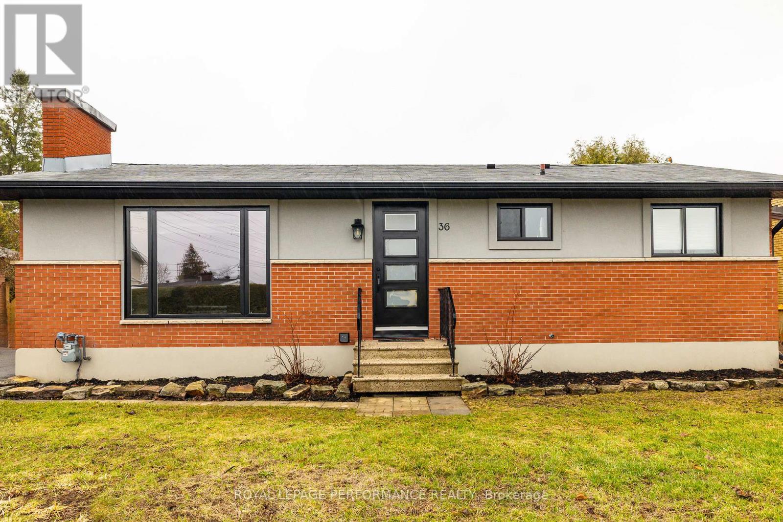 36 LARGO CRESCENT - 3