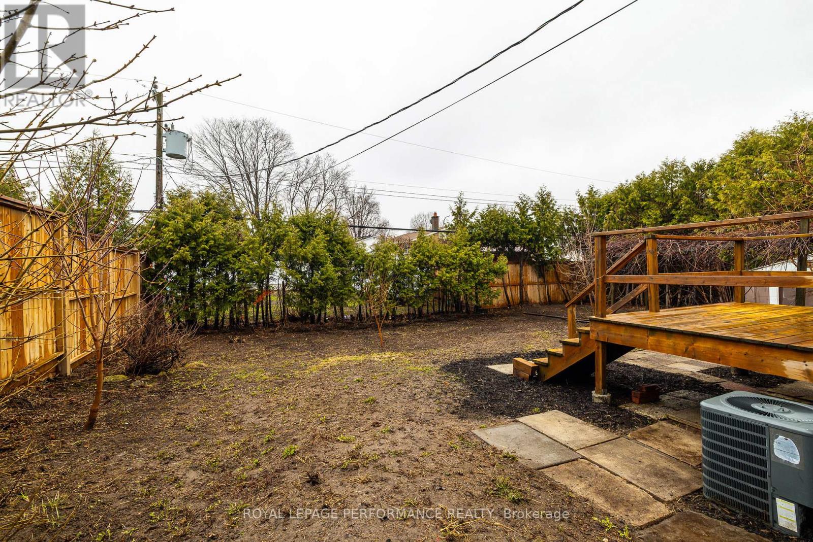 36 LARGO CRESCENT - 34