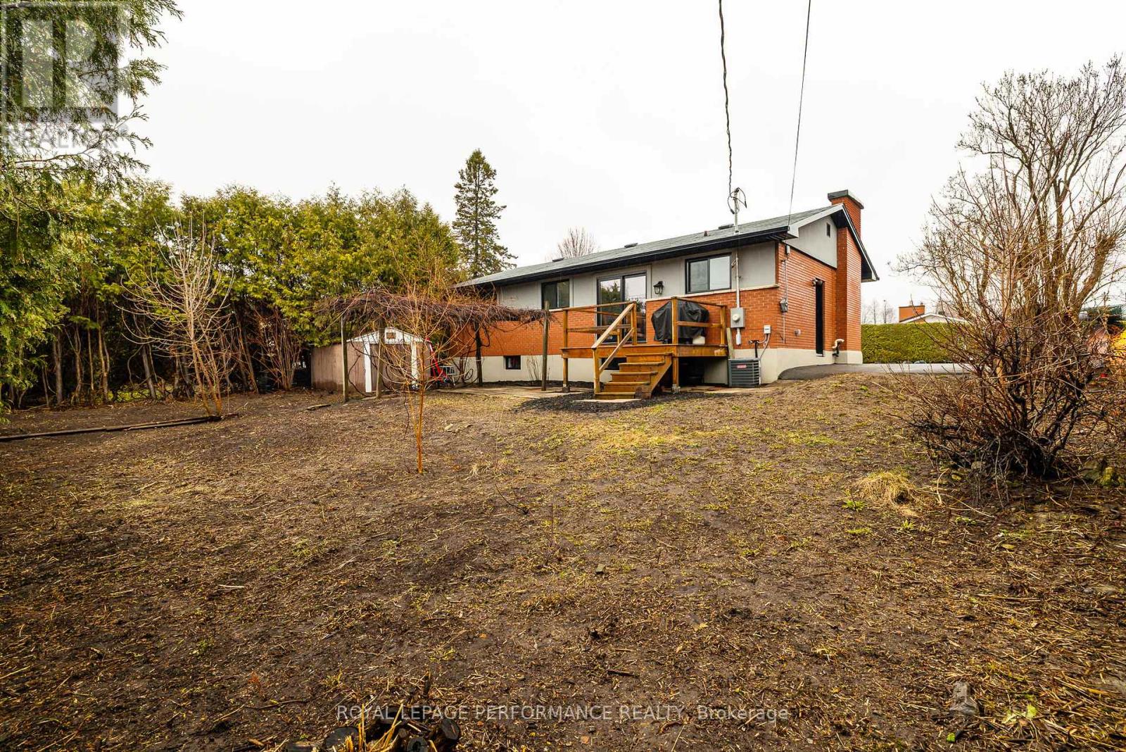 36 LARGO CRESCENT - 35