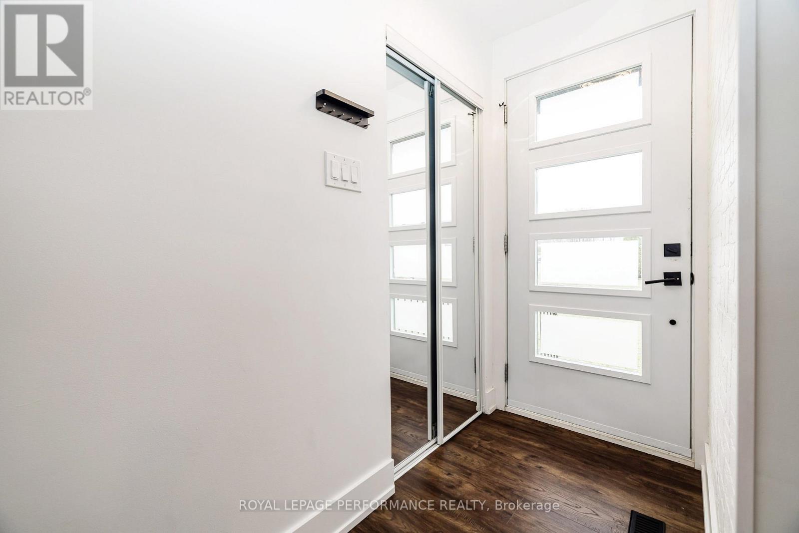 36 LARGO CRESCENT - 4