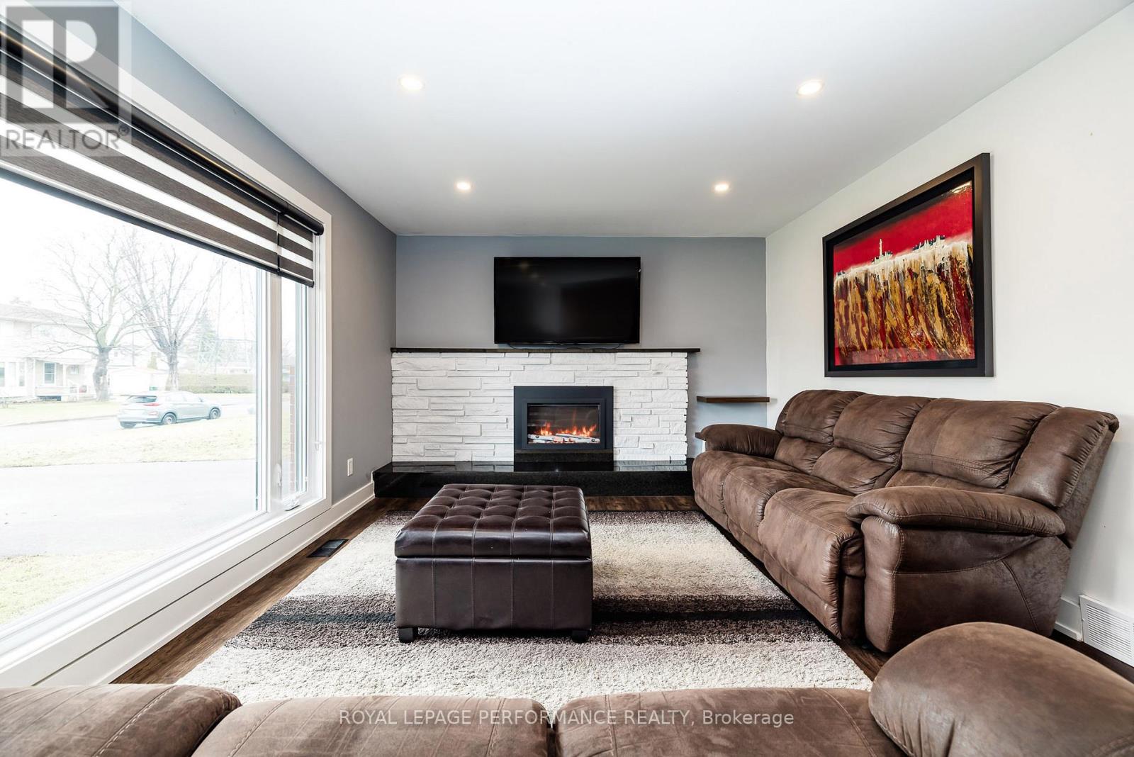 36 LARGO CRESCENT - 6