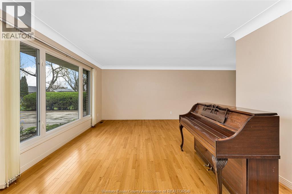 313 BARRY AVENUE - 10