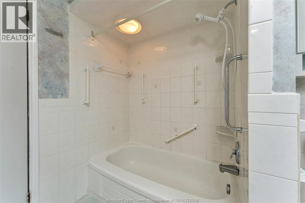 313 BARRY AVENUE - 29