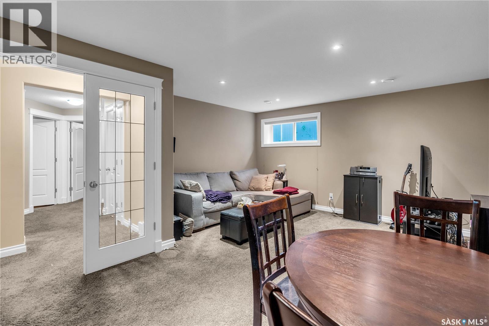 3969 SANDHILL CRESCENT - 34
