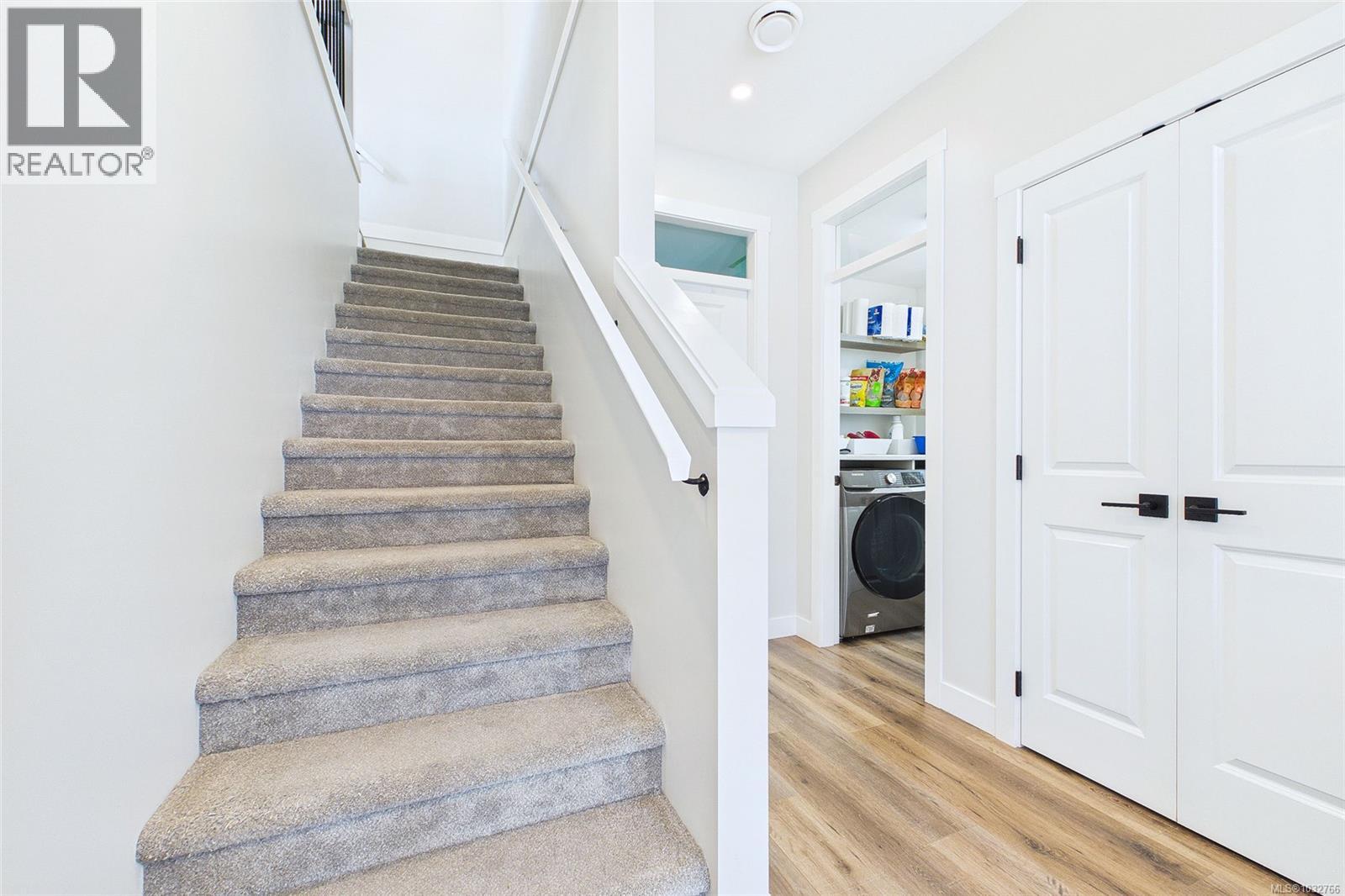 920 Craig Rd - 34
