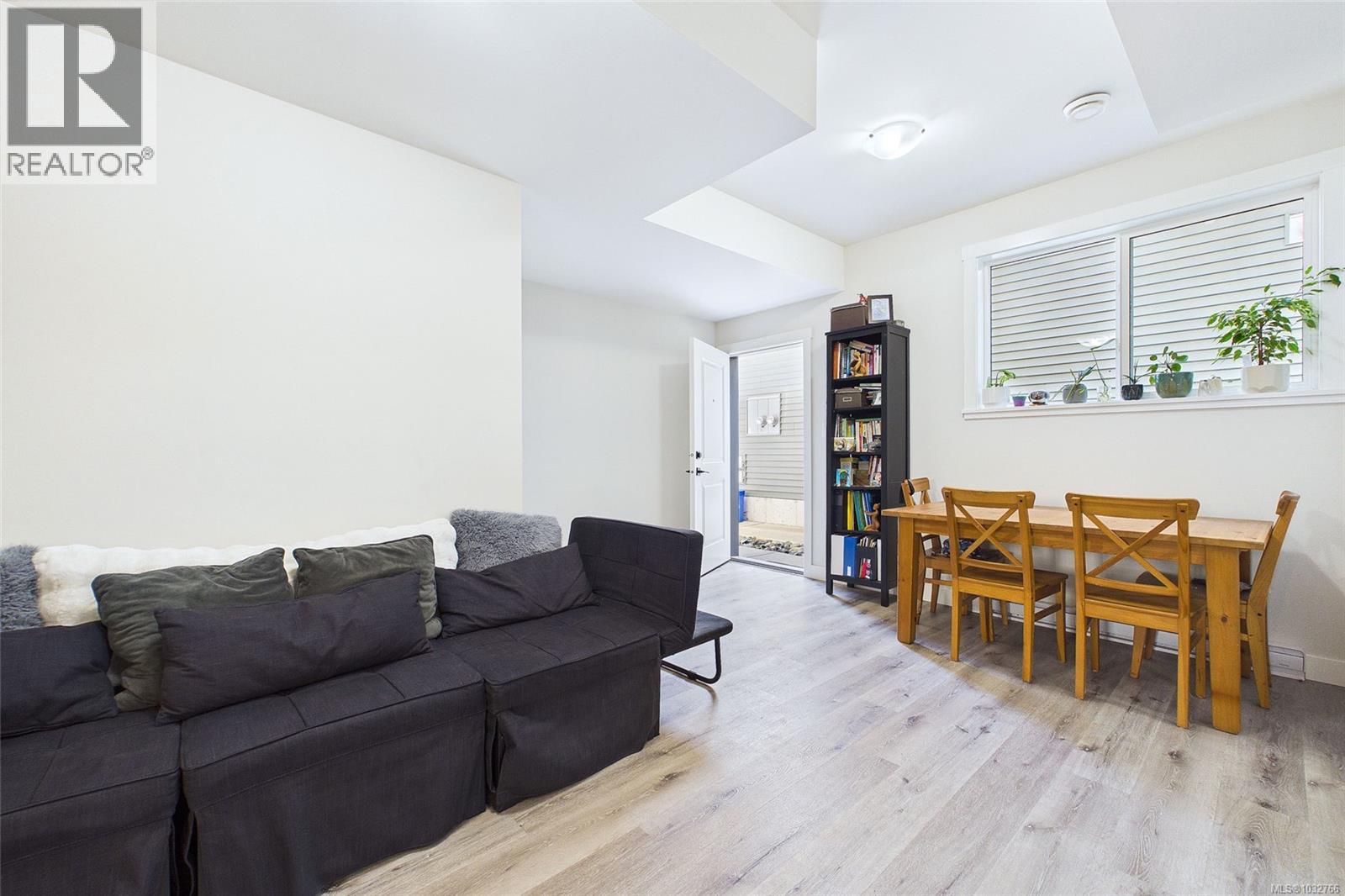 920 Craig Rd - 43