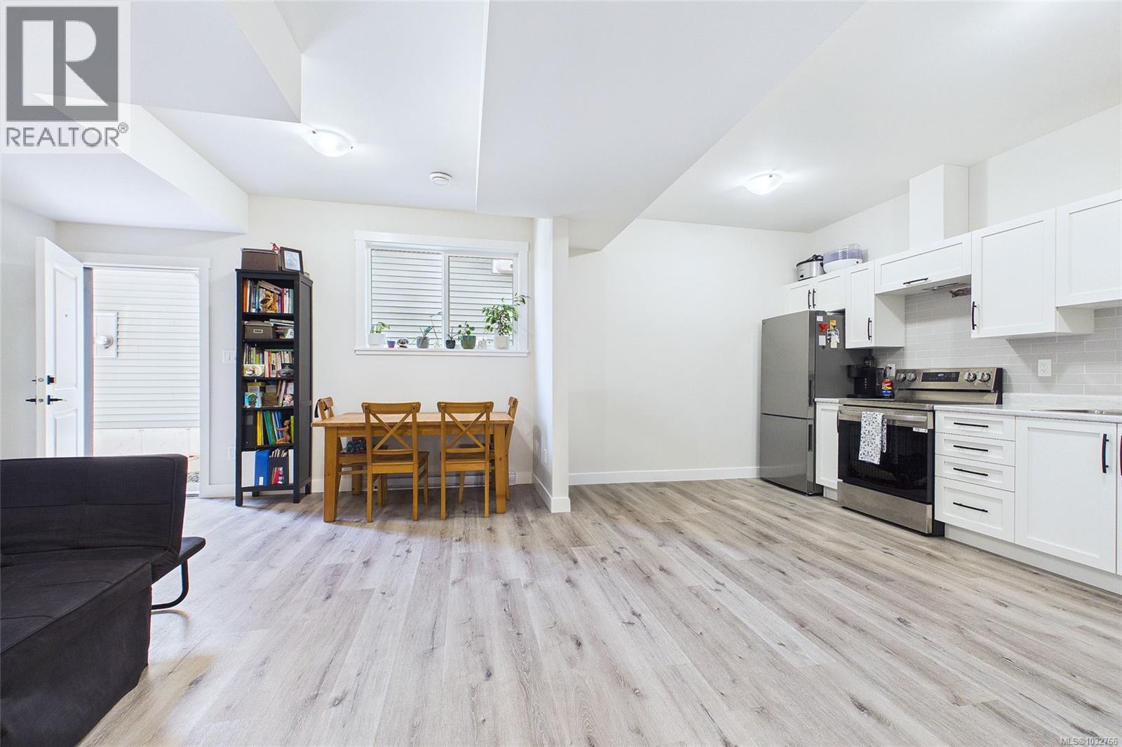 920 Craig Rd - 44