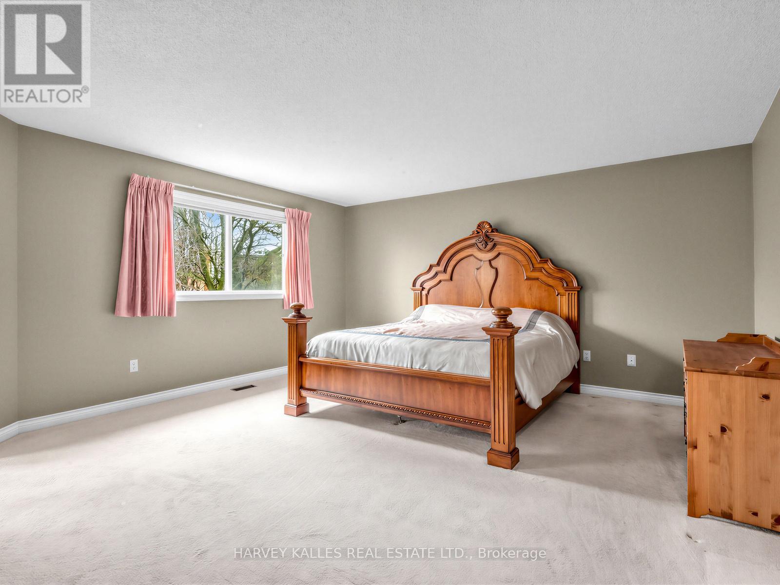 82 BOWRING WALK - 19