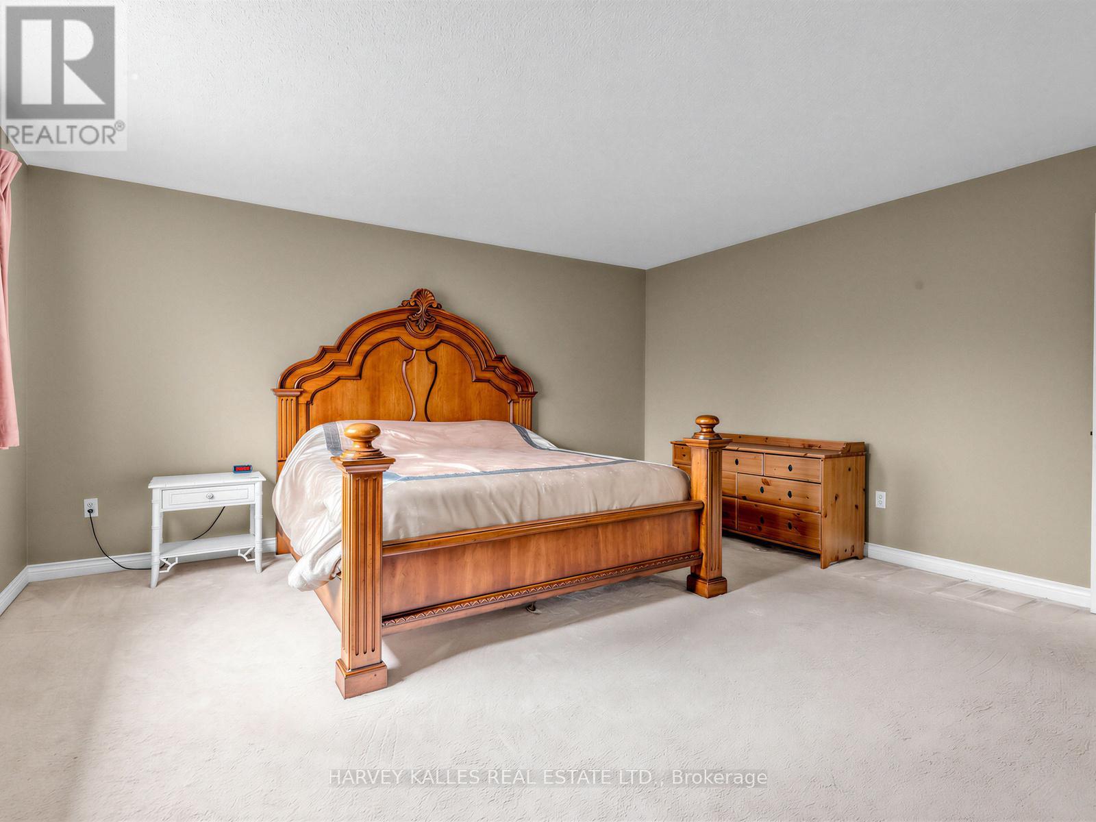 82 BOWRING WALK - 20