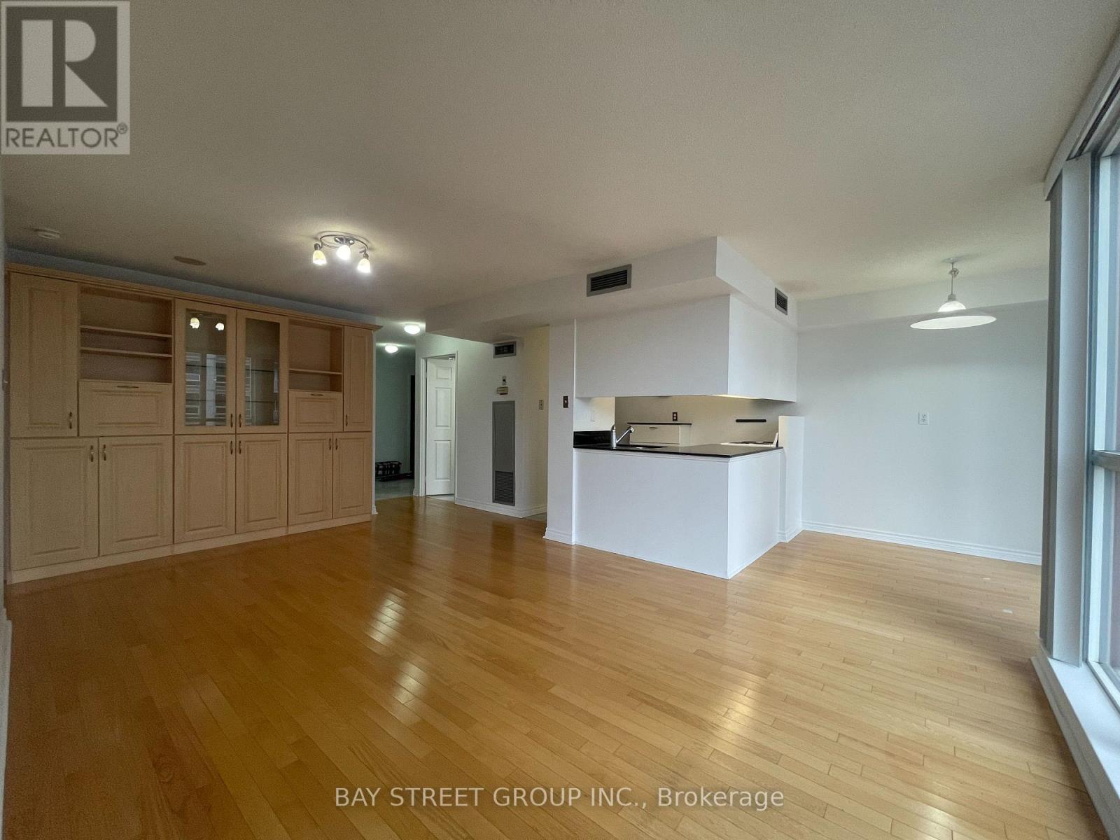 #1910 736 BAY STREET - 5