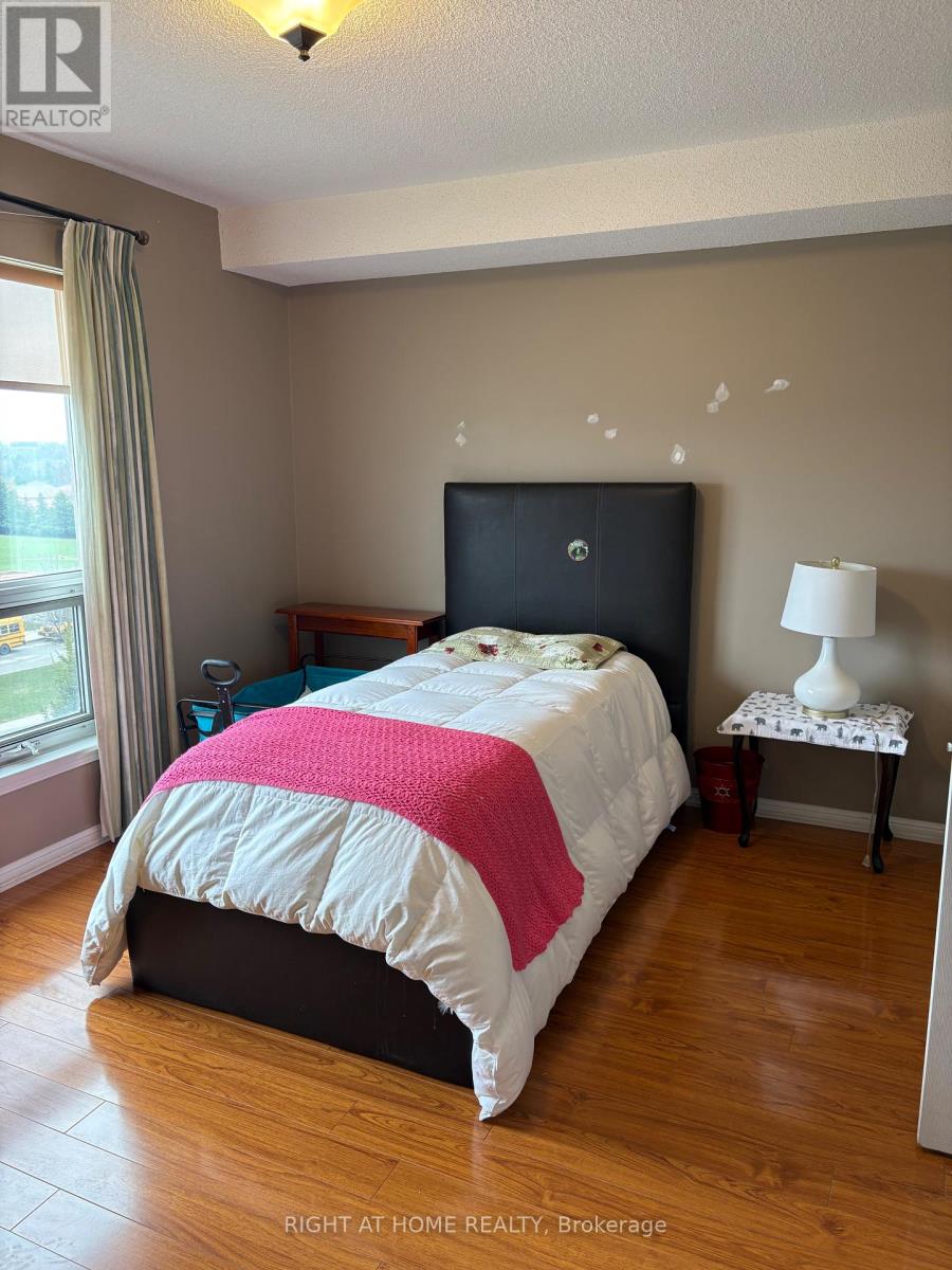 #505 94 DEAN AVENUE - 23