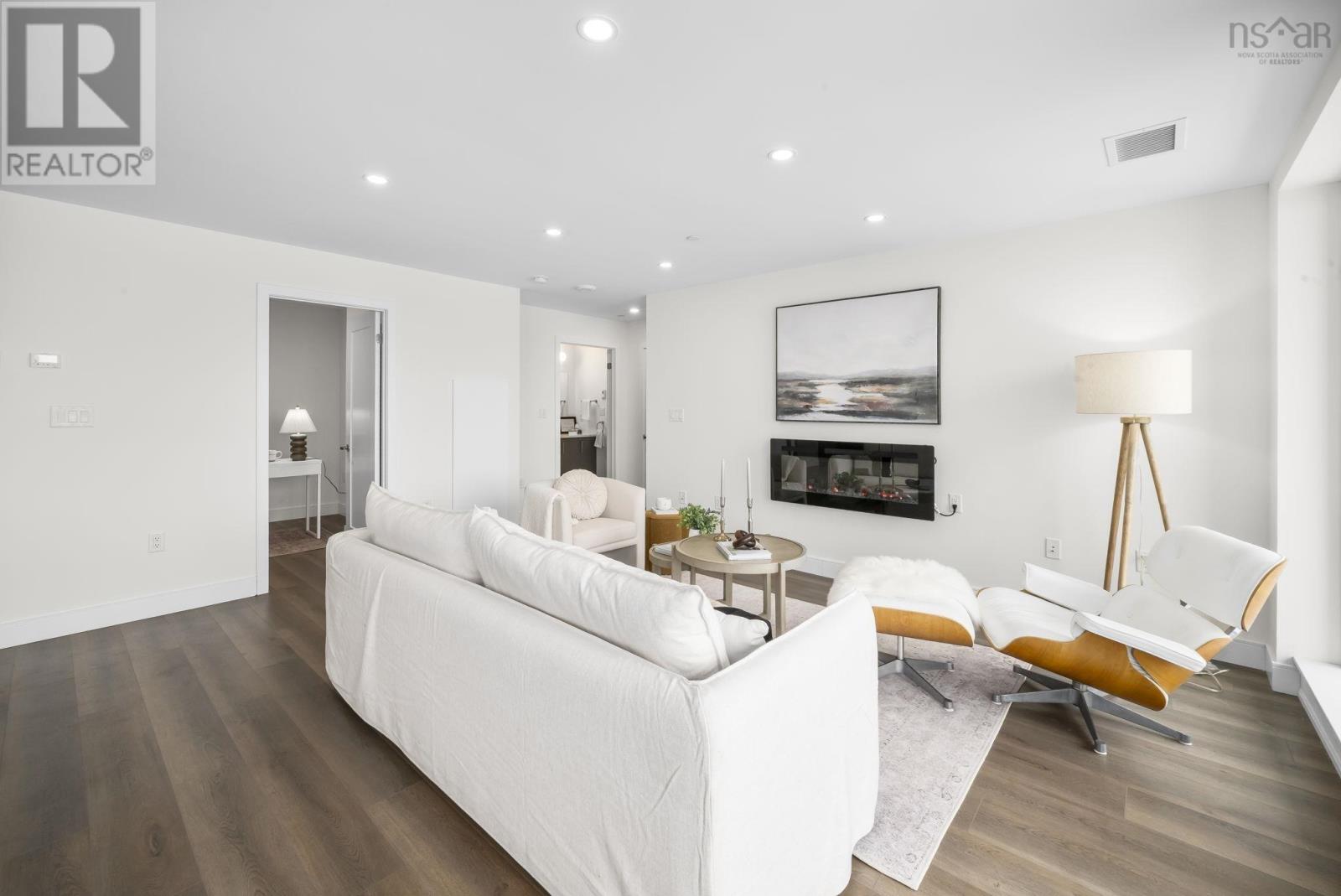 Property 16 of 45 of 1203 72 Seapoint Road