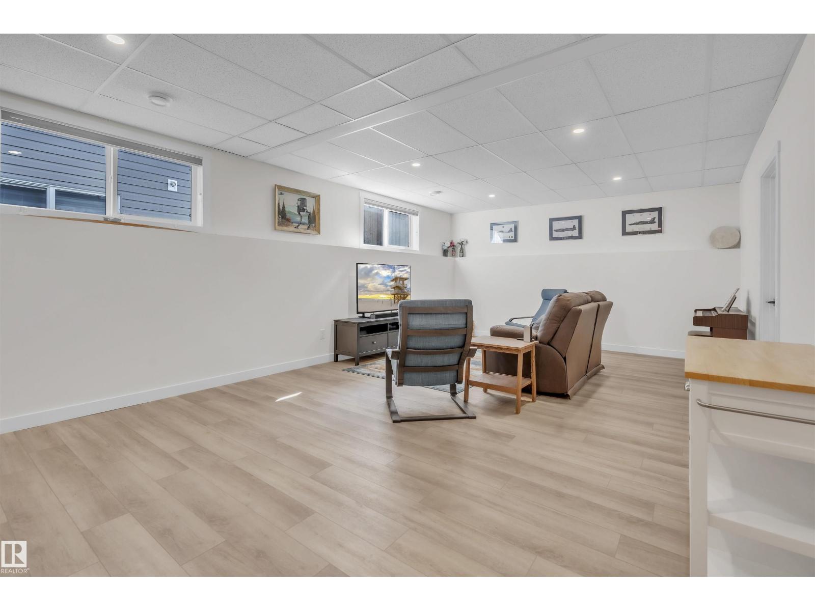 304 FUNDY WY - 32