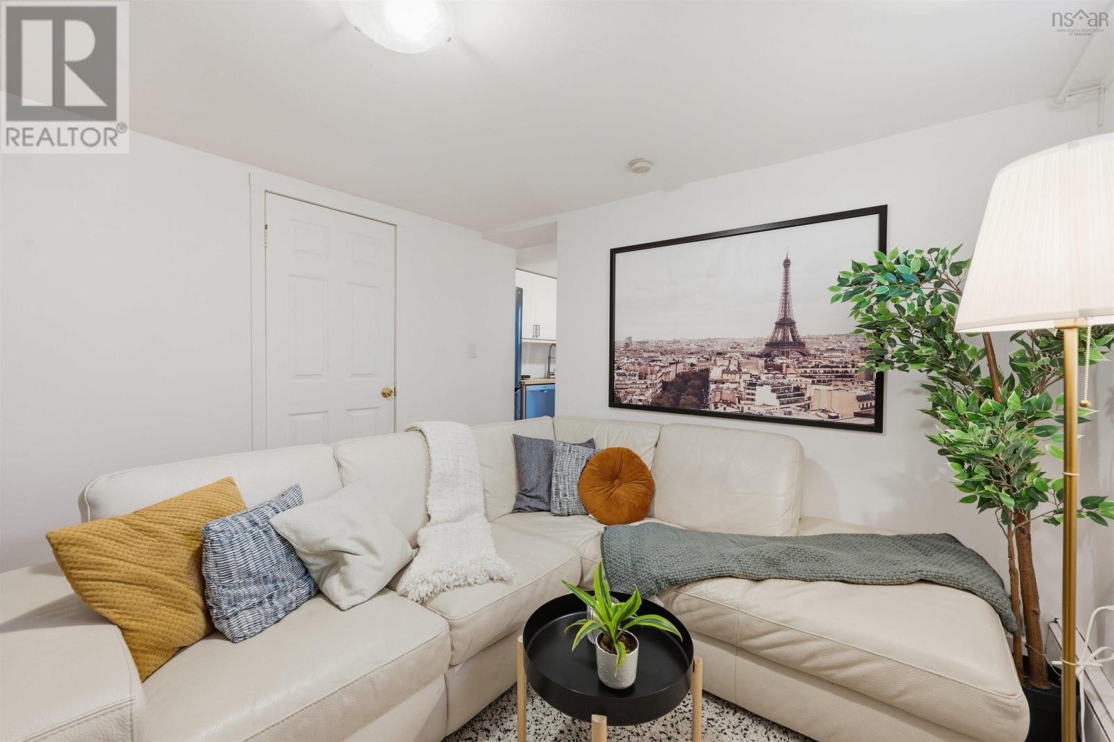 Property 29 of 49 of 6481 Liverpool Street