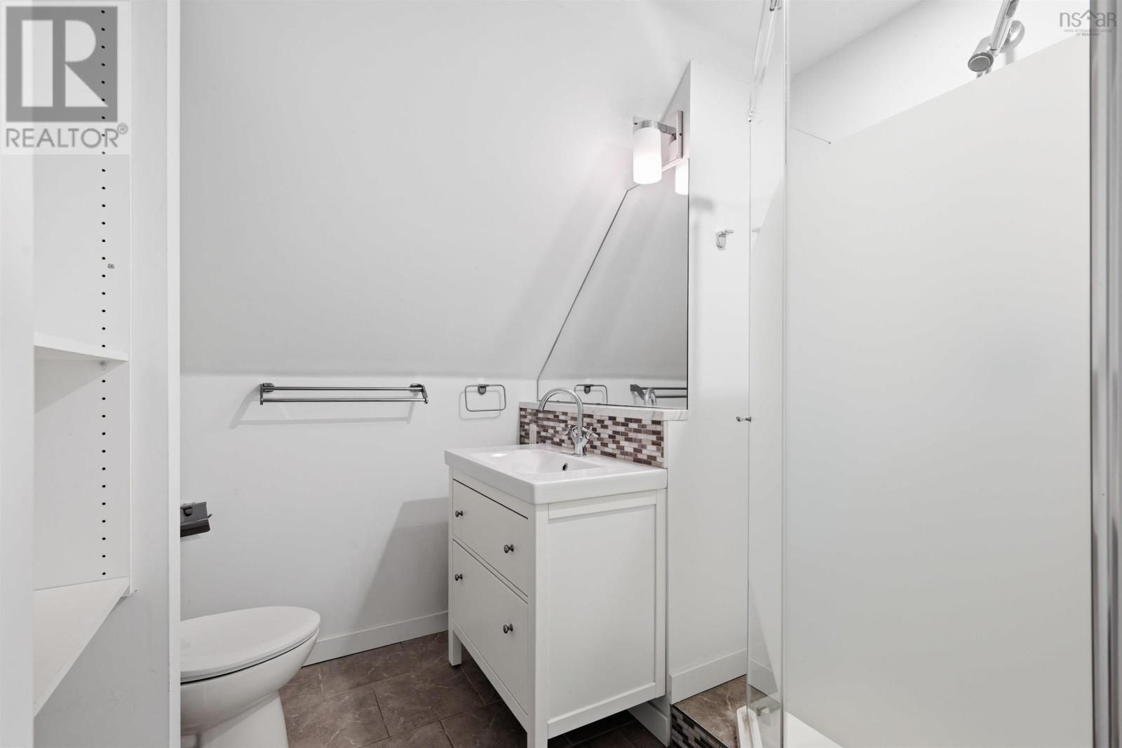 Property 25 of 49 of 6481 Liverpool Street