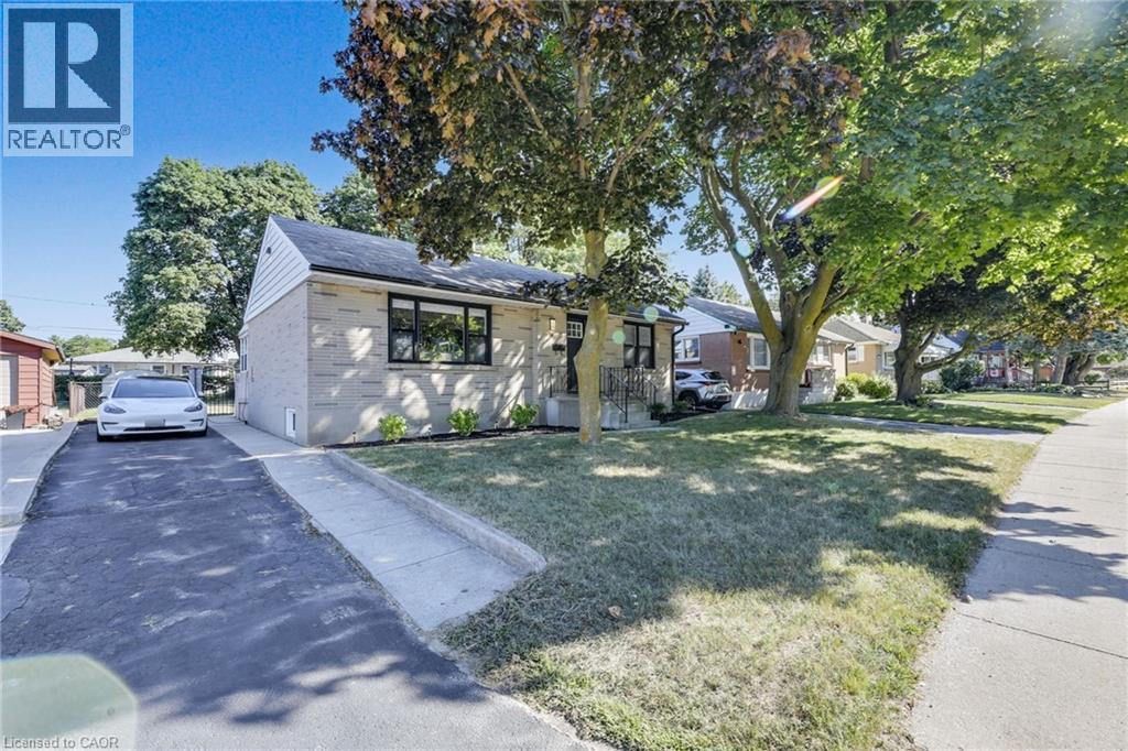 18 TWEEDSMUIR Avenue, London, Ontario, N5W1K5 — Photo 2