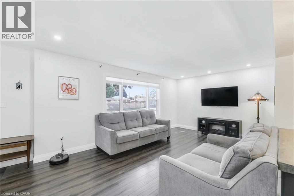 18 TWEEDSMUIR Avenue, London, Ontario, N5W1K5 — Photo 4